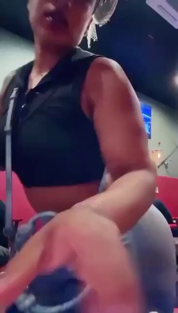 She started a challenge and finished it in 12 seconds🥵😭
