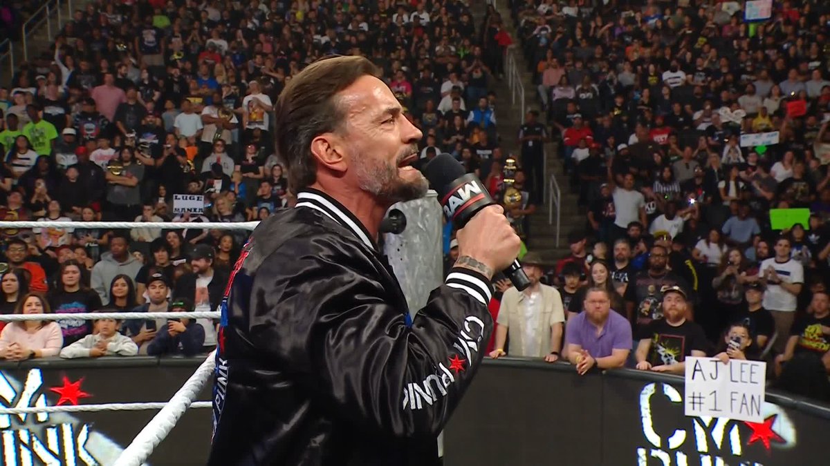 I showed up and I'm an old man" 👀 player/coach with a MESSAGE for Roman Reigns!