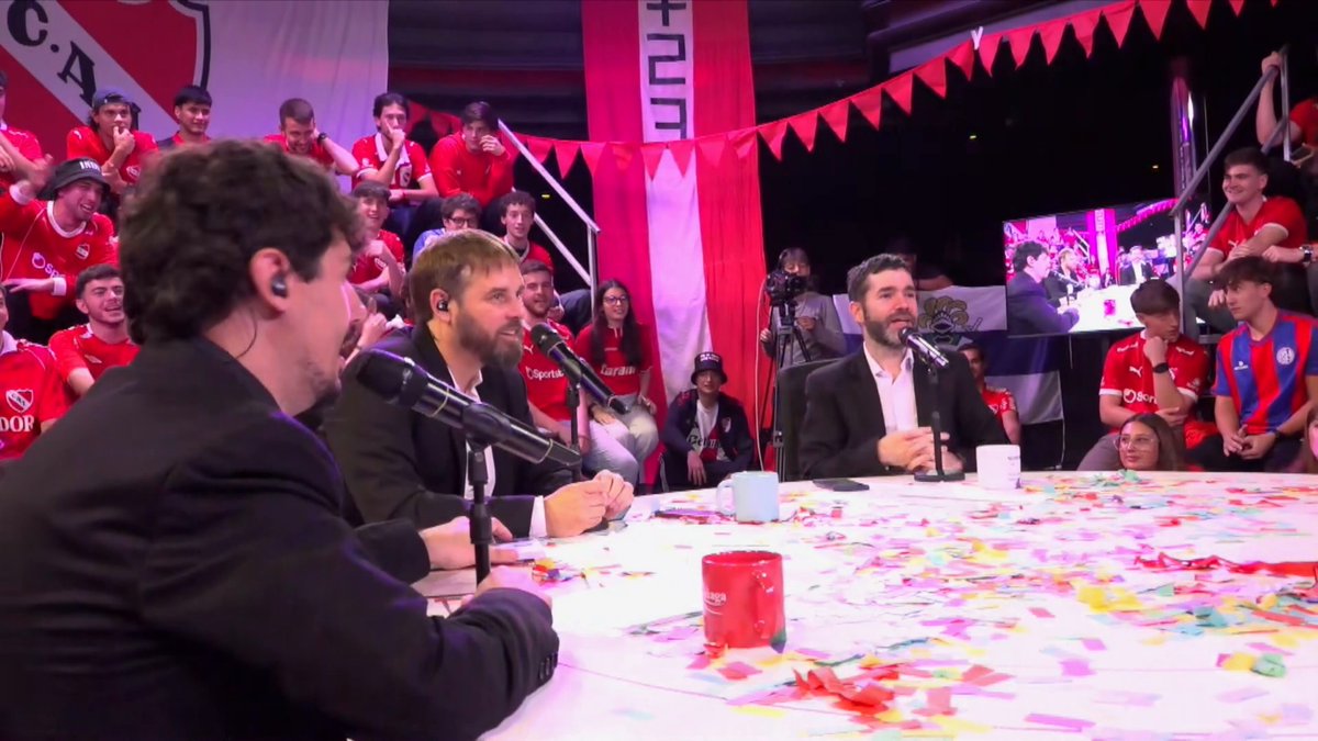 Y asi cerramos duelo de hinchadas El Rojo vs La Academia mirá lo que es El Tribunero...