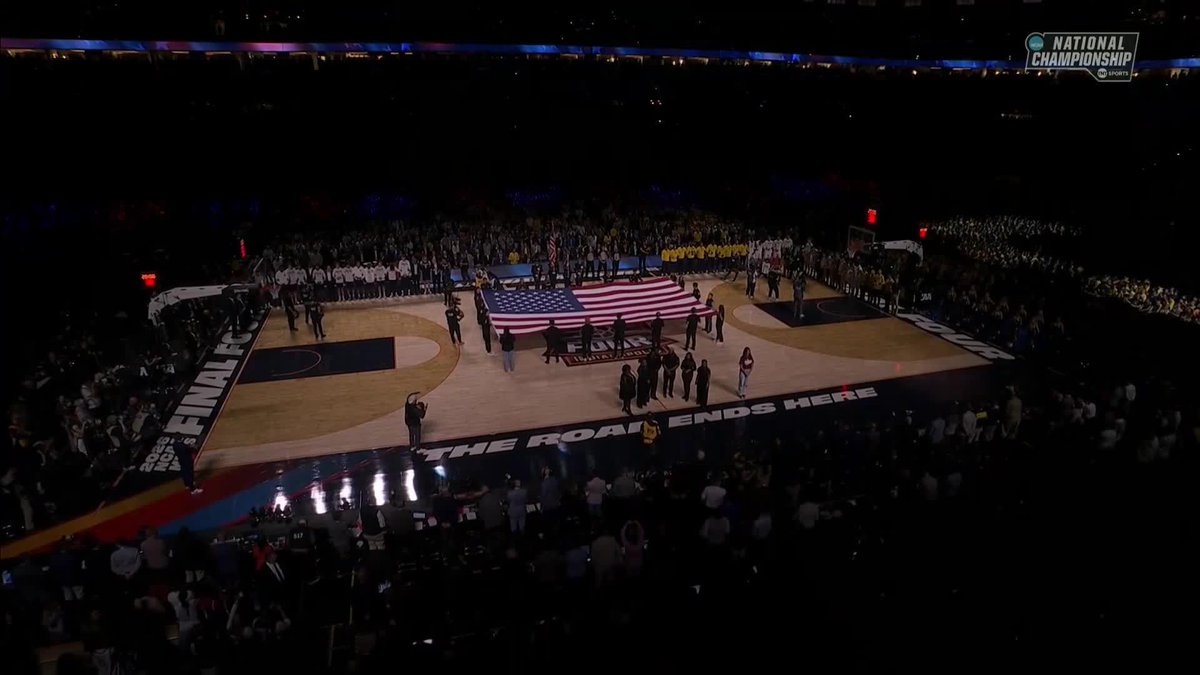 THE NATIONAL ANTHEM 🎤🤩 #MarchMadness