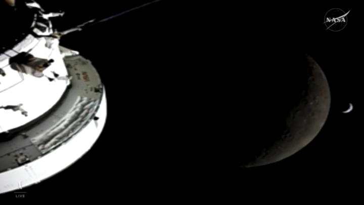 "We love you from the moon" Moments from Artemis II crew's sign-off, and return, from the far side of the moon that streamed LIVE on Netflix today.