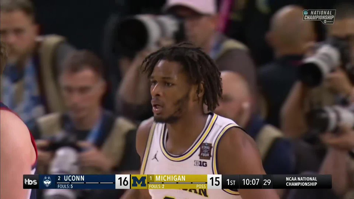 Morez Johnson collects the put back 🪣 #MarchMadness Michigan Men's Basketball