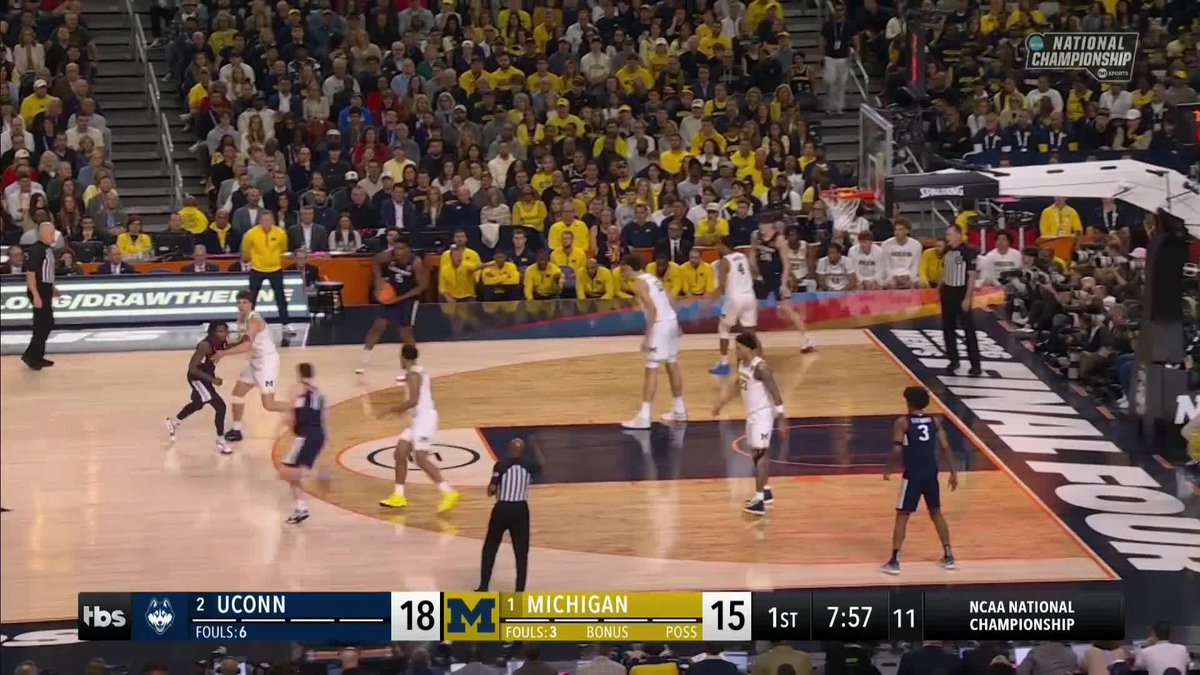 Aday Mara with a solo 4-point swing 💪 #MarchMadness Michigan Men's Basketball