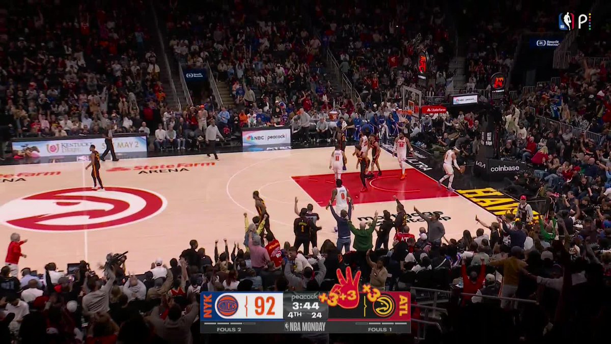 Jalen Johnson with the steal, NAW with the triple to extend the Hawks' lead. 🤩