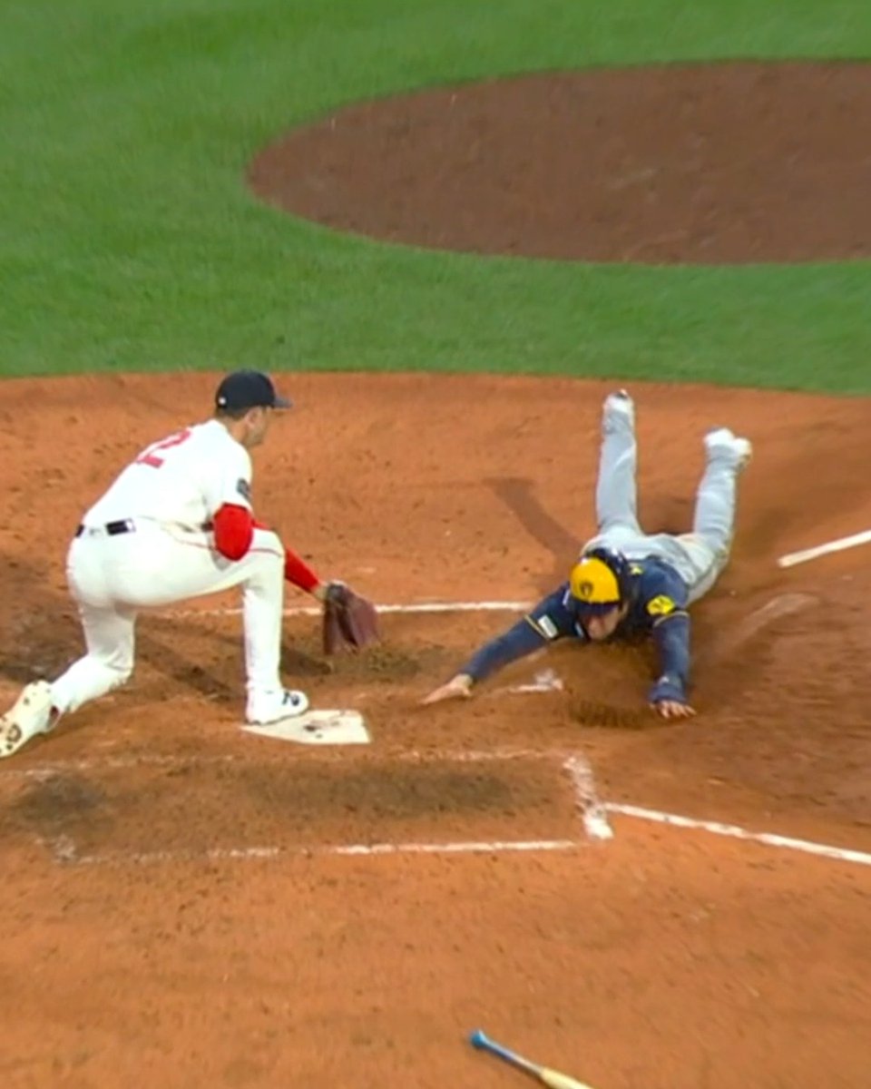 My goodness this Yelich slide 🤯