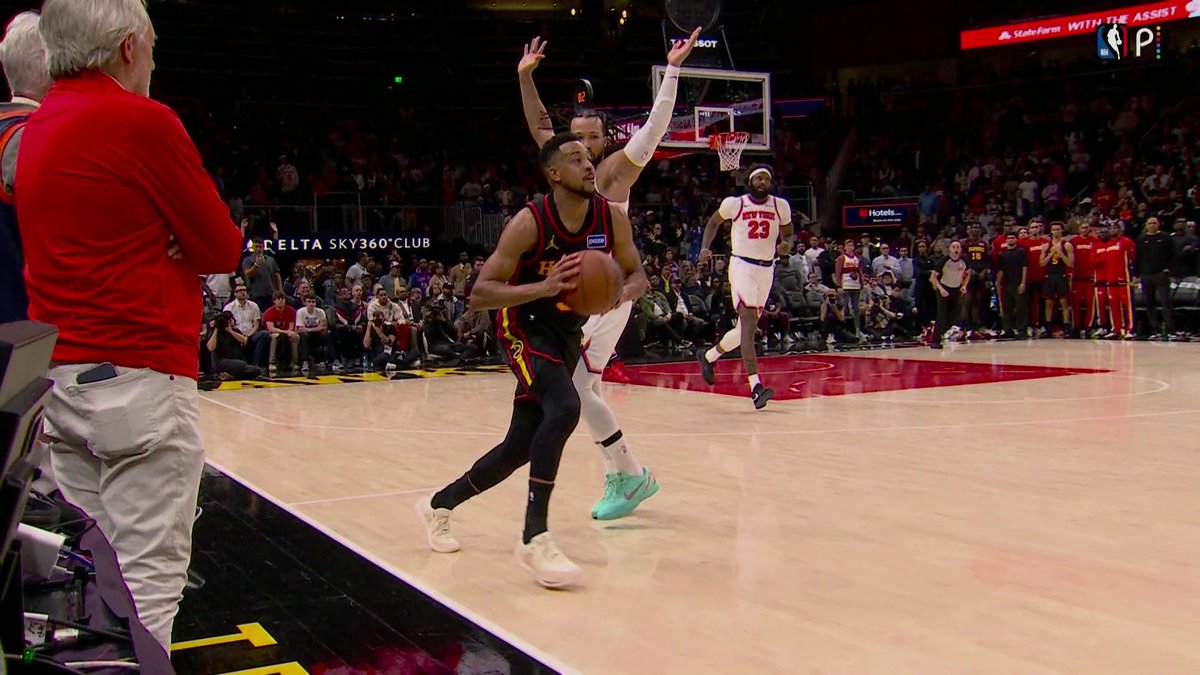 CJ MCCOLLUM ALMOST TIED IT AT THE BUZZER FOR ATLANTA 😳 Knicks win after he didn't get the bucket off in time.