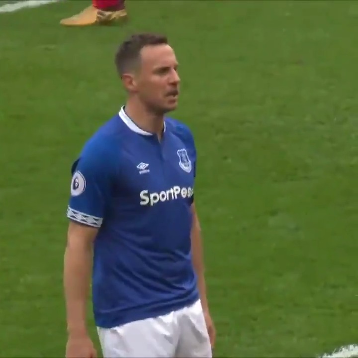 #OnThisDay 2019 Phil Jagielka replaces the injured Michael Keane for Everton moments before kick off &amp; scores the winner against Arsenal. His last ever goal in a blue shirt. #EFC #UTFT