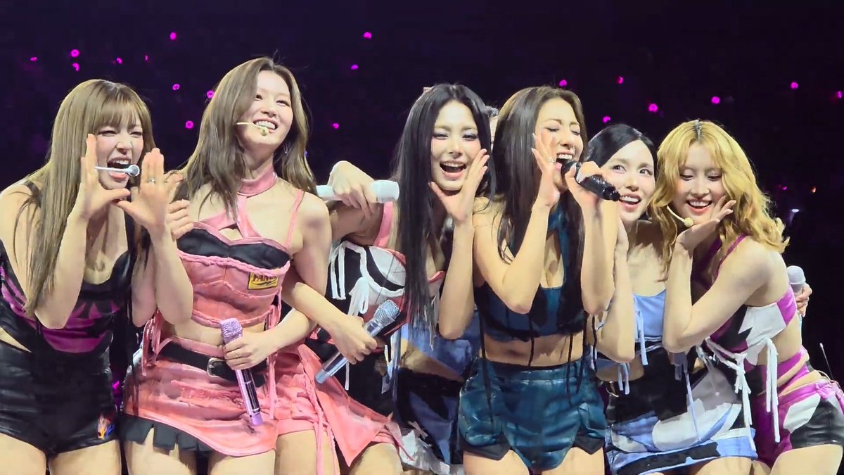 TWICE ALL DOING THE WHAT IS LOVE BRIDGE TOGETHER BECAUSE NAYEON AND TZUYU PLANNED IT TO JIHYO'S SURPRISE 🥺🍫🍓