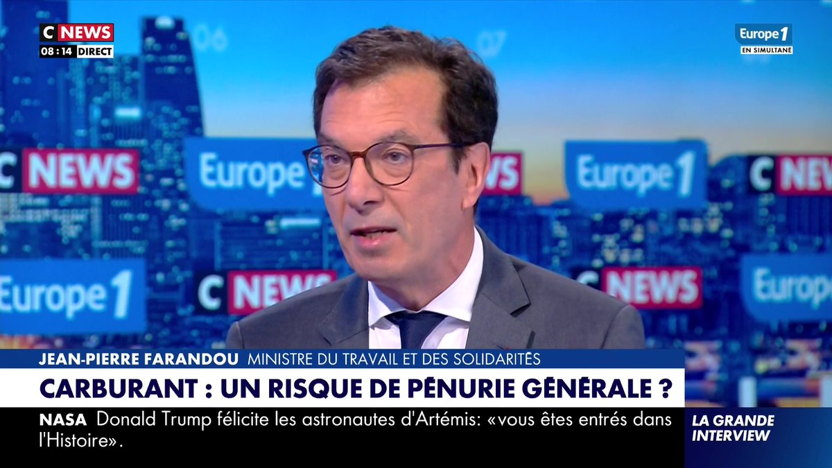 ๐จ๐ซ๐ทโฝ๏ธ FLASH Pour le ministre du Travail, il nโy a pas de pรฉnurie dโessence et tout est de la faute des Franรงais et de "leur comportement".