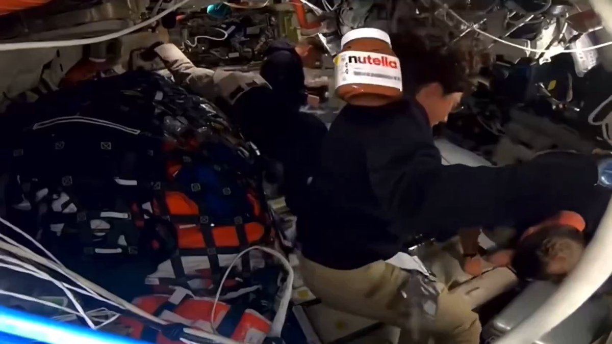 [Artemis II] Latająca Nutella, deszcz meteorytów i chwile wzruszenia Jak to w dzisiejszych czasach bywa, Księżyc Księżycem, a największą uwagę przykuł przelatujący przez Oriona słoik Nutelli. Ciekawe czy w marketingu Ferrero ktoś nie był bliski zawału ze szczęścia. 1/i rośnie