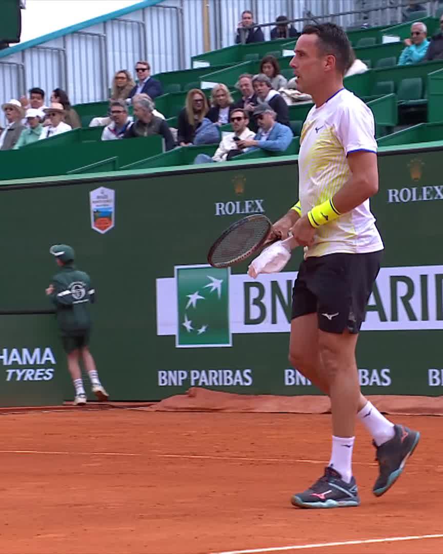 Sad scenes 😔 Bautista Agut retires whilst down 0-4 to send Berrettini into the second round #RolexMonteCarloMasters