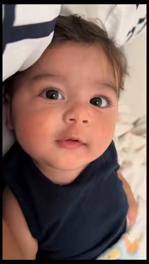 Waking up, looking to the side and seeing this is priceless 🥺🤏🏻