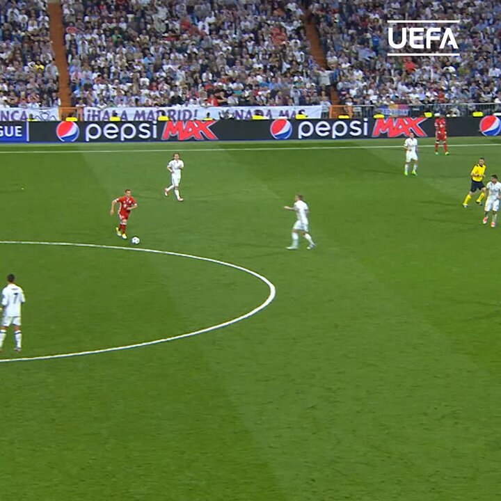 şurda 19 yaşındaymış aq solda pas vermeyip içe kat ettigi adamda ronaldo amınakyım ölecem sımdı