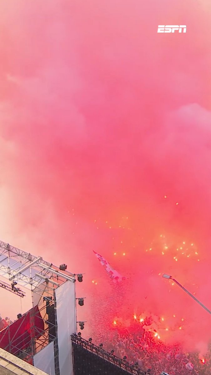 Het Stadhuisplein gaat los 2️⃣7️⃣🏆