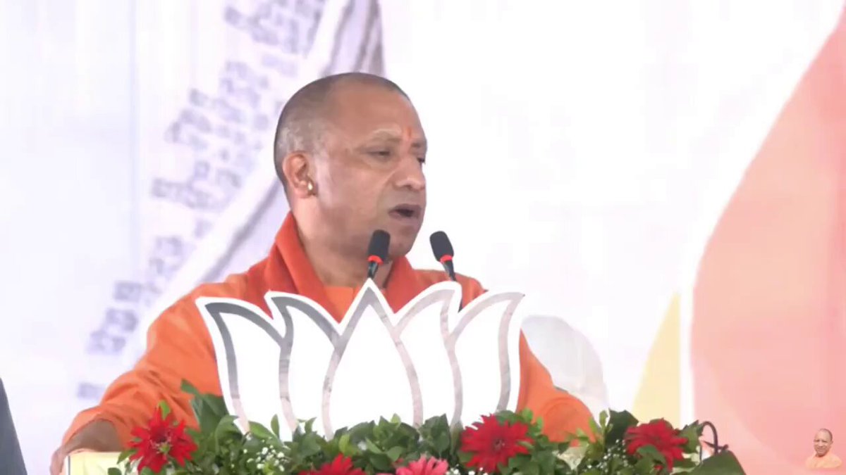 खडगे जी ने योगी जी का जवाब क्यों नहीं दिया? हैदराबाद के निजाम पर गुस्सा क्यों नहीं होते? आपको गुस्सा करना है, तो हैदराबाद के “निजाम” पर करिये, निजाम के रजाकारों ने आपके गांव को जलाया था, हिंदुओं की निर्मम हत्या की थी।