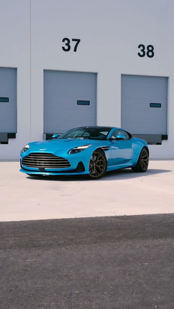 Standing out from the crowd. How would you configure your DB12? Design it here: 🎥 Vegas Auto Gallery #AstonMartinLive #DB12 #ICONDRIVEN