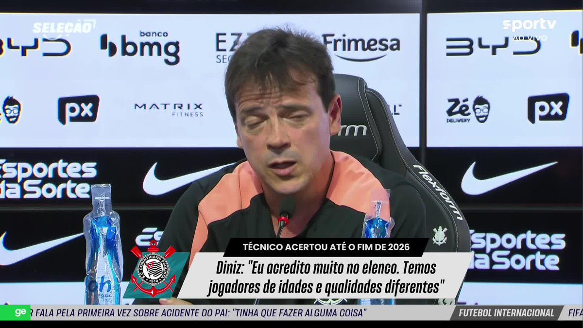 Fernando Diniz, sobre o goleiro Hugo Souza jogar com os pés: "Na minha opinião, o Hugo é um jogador que tem o pé melhor do que as pessoas acham." 🎥 sportv | ge