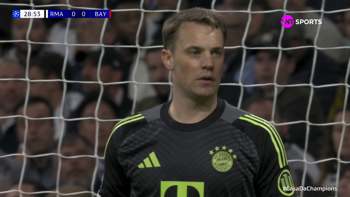 Neuer com 75 anos ainda sendo decisivo na Champions League incrível