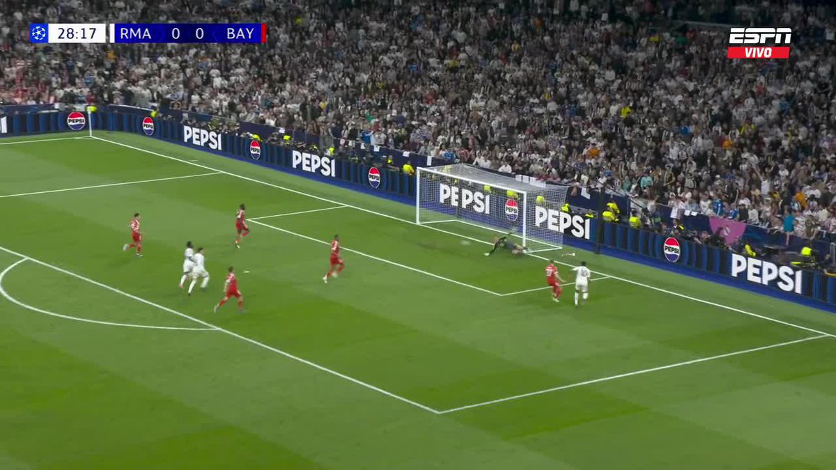 Esta atajada de Neuer es realmente una locura.