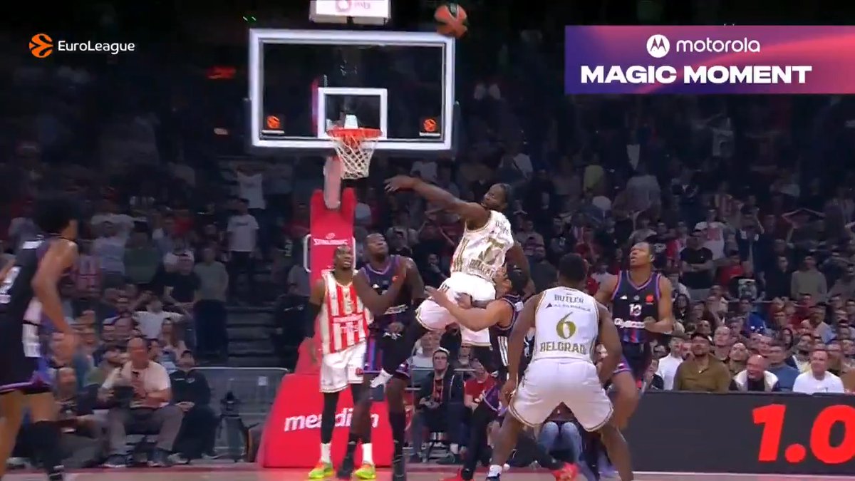 LOOK AT THE HUSTLE... KK Crvena zvezda Meridianbet ball on full display 🤯 #MotorolaMagicMoment motorola