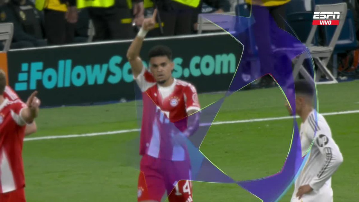 GOOOOOOL DE LUIS DÍAZ El colombiano llegó sin marca al área y de pierna derecha abrió la cuenta de Bayern Munich a Real Madrid en los cuartos de final de UEFA Champions League. ▶️ Mira la 🏆 #ChampionsLeague en el Plan Premium de #DisneyPlus