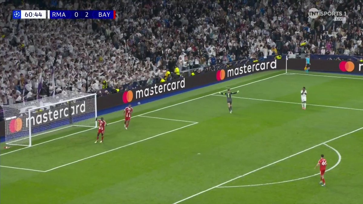 Vinicius Jr misses a massive chance to put Real Madrid back in the game 😳 📺 Stream with TNT Sports on HBO Max