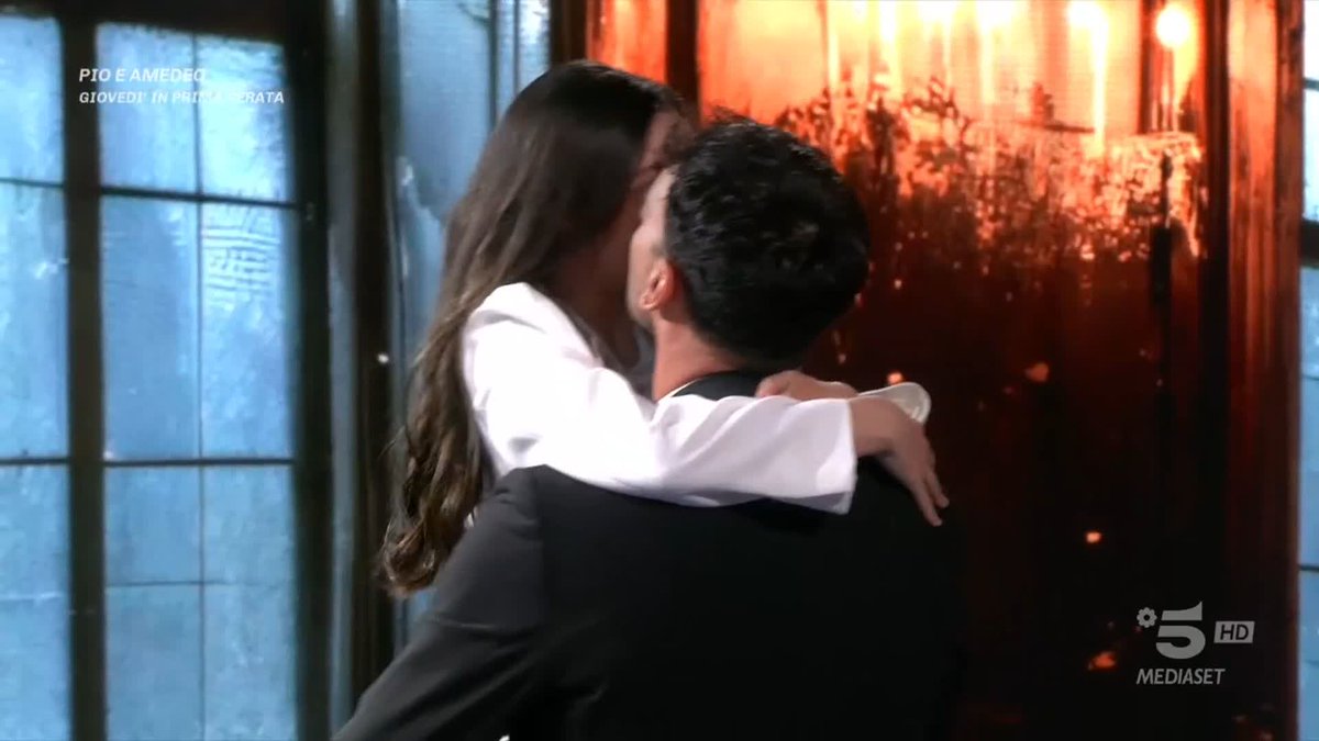 Il ballo più importante per Raimondo, quello con sua figlia Jasmine 💖 #GFVIP