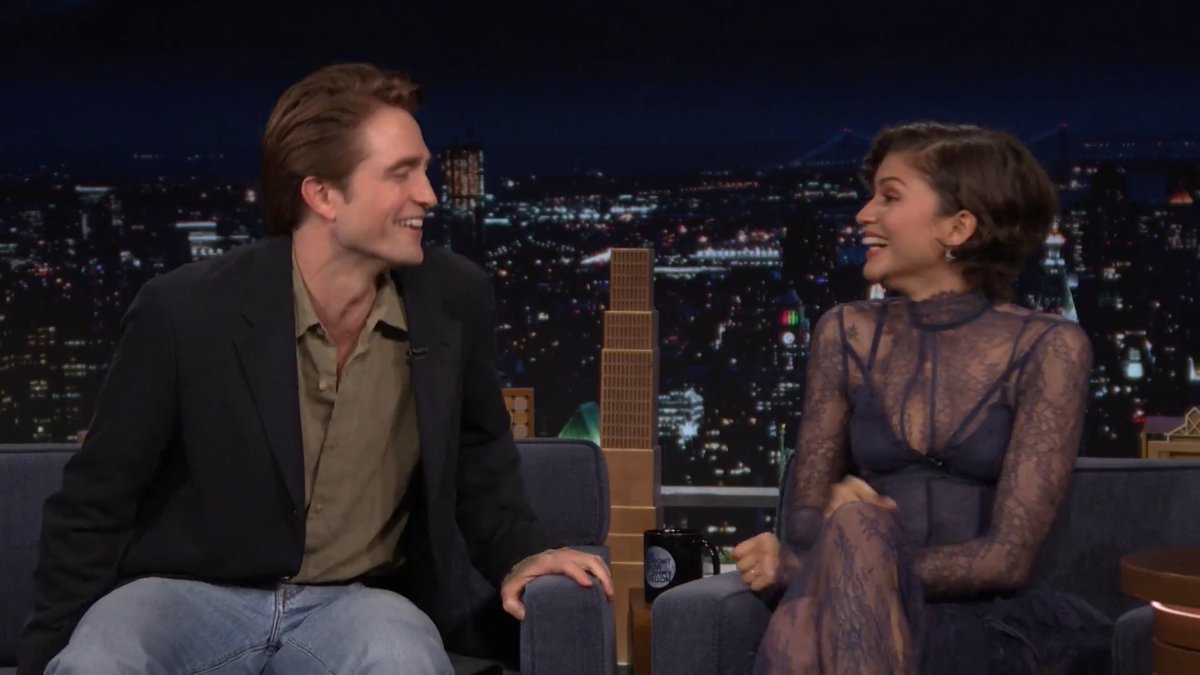 .Zendaya and Jimmy see if Robert Pattinson really smells like crayons 😭 #FallonTonight