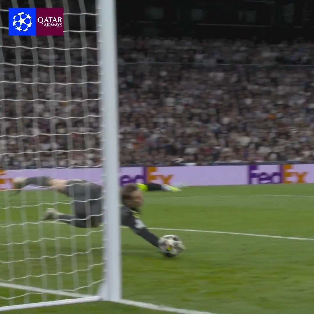 Manuel Neuer and David Raya in those quarter-final first legs 🤯 Best save? ⛔ Qatar Airways | #LetsFly