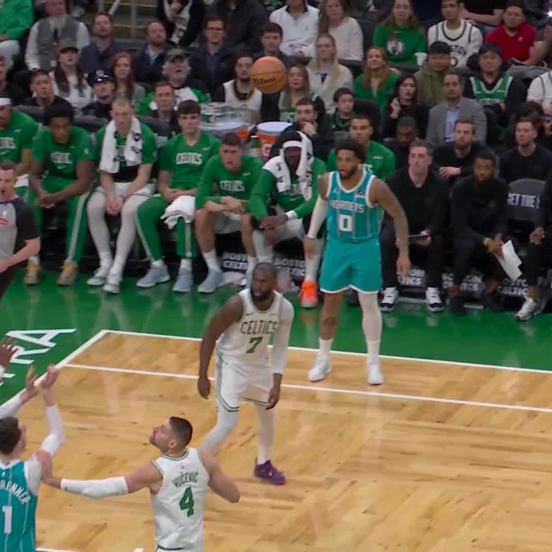 Kon Knueppel tossed it up and BOTH Brandon Miller AND Ryan Kalkbrenner complete the rare double oop! 📺 NBC and Peacock