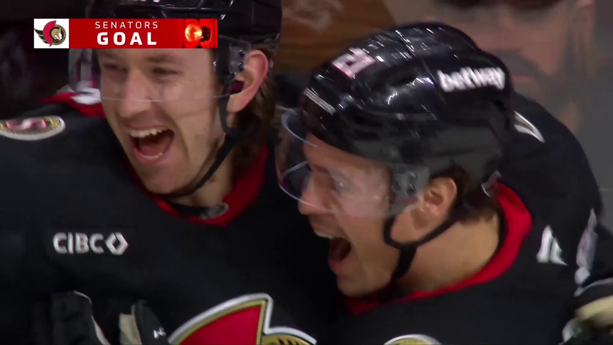 Jake Sanderson makes it a 3-1 game! 🙌