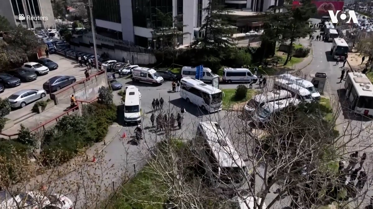 美国和以色列强烈谴责三名袭击者对以色列驻土耳其伊斯坦布尔领事馆建筑发动的袭击。当局说，一名袭击者被击毙，另外两人受伤。袭击者的身份尚未查明。 相关报道👉