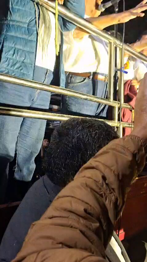 🚨 En Arequipa, se llevó a cabo el mitin de cierre de campaña de Jorge Nieto, pese a qué el municipio de Arequipa no le había otorgado las autorizaciones para armar su estrado en los exteriores del coliseo Arequipa. Improvisó el escenario sobre una camioneta.