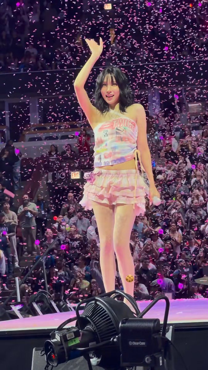 WAVY HAIRED MINA WITHOUT HER HAIR EXTENSIONS