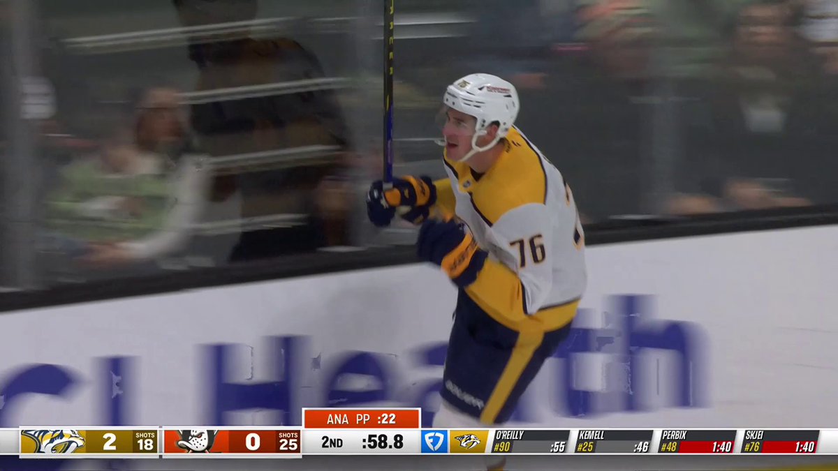 BRADY ON THE BREAKWAY!!! 😮 The Nashville Predators make it 3-0!