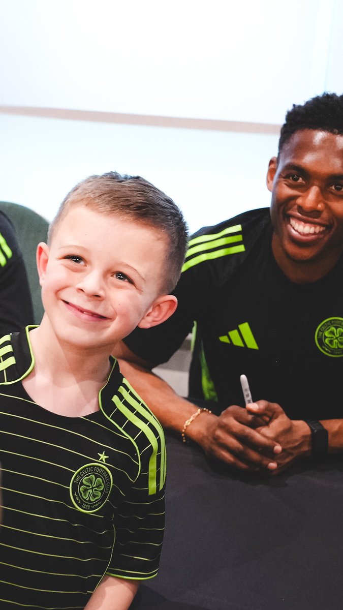 A special day for our Young Hoops fans as they met their heroes at a signing session in the Sports Bar 📸✍️ #CelticFC🍀