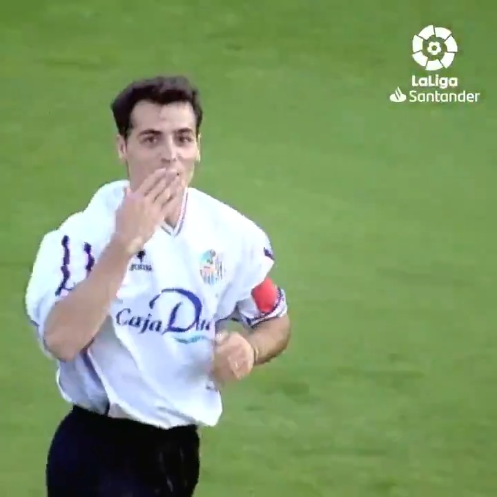 Hoy el Helmántico cumple 56 años. Este fue el último gol que se vivió en El Helmántico siendo estadio de Primera División. 🏟️ En la actualidad es la casa del Salamanca UDS
