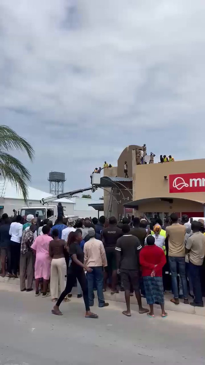 CHEATING DEATH ... The suspect who escaped from Rundu Police Station on Wednesday survived after jumping off a building at the town. He escaped from the station's holding cells earlier in the day after allegedly falling ill and asking to be taken to a hospital. According to reports, the suspect got onto the roof of buildings at Rundu Complex at the New Mall area. Rundu station commander inspector Hermine Muranda confirmed that the police are at the scene. Video: Contributed