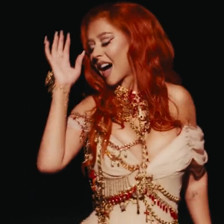 hace 4 años tuvimos a la mismísima christina aguilera, mientras que una no había lanzado su primer álbum