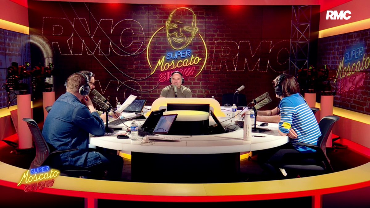 Griezmann ร la table de Platini, Zizou et Mbappรฉ ? ๐ฃ๏ธ Vincent : "On lui prend une petite table de camping, on la met ร cรดtรฉ. Sinon, il peut y aller pour le cafรฉ mais pas plus." #RMCLive