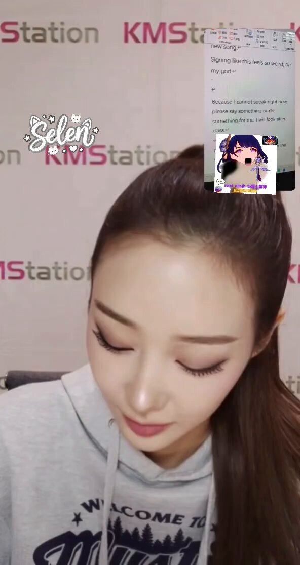 *the fancall overlapped with op's class* 😭😭😭😭 op: because i can't speak right now, please say something or do something for me. i will look after class. giselle: