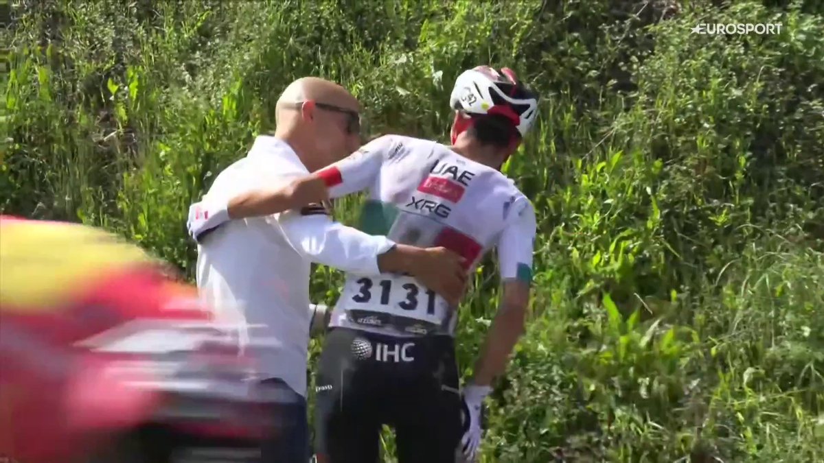 🤕 La muy preocupante imagen de Del Toro que marca lo que llevamos de etapa 🐂 El mexicano, obligado a abandonar tras una caída que le dejó prácticamente sin poder mantenerse en pie #itzulia2026