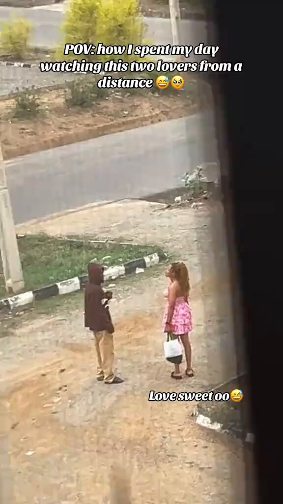 Man share how he spent his day watching two lovers from his window. Love is sweet ooo 🥹🤭