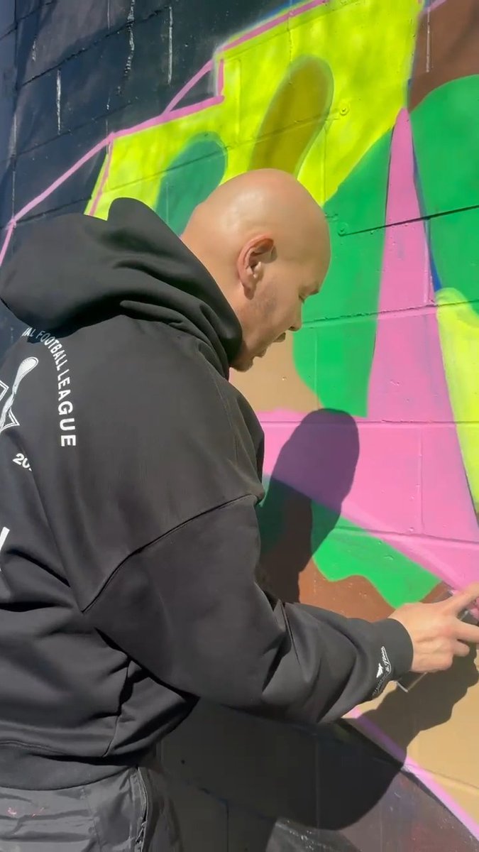 Joey Crack in his element 🎨