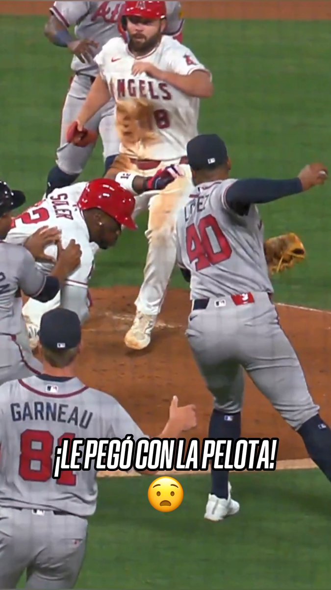 Reynaldo López le pegó con todo y la pelota de béisbol a Jorge Soler 😖 😳 Este ángulo de la pelea.