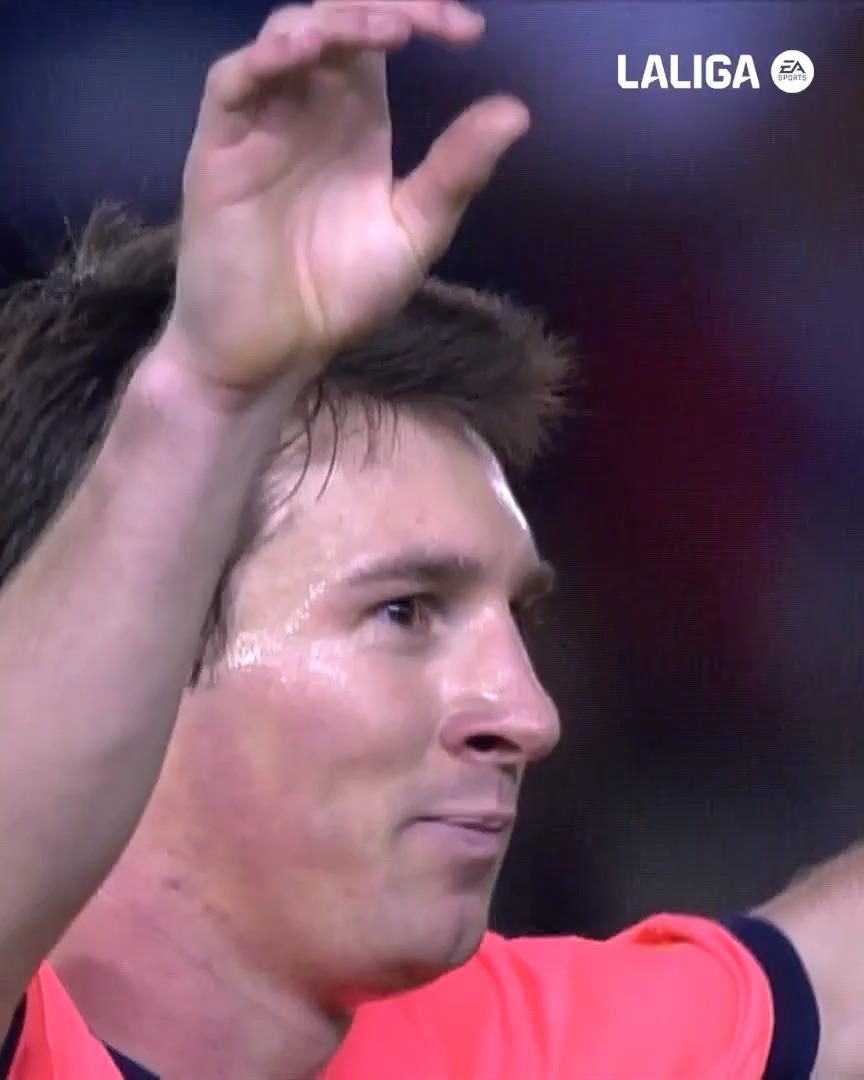 Leo Messi = golazo. 🎩 FC Barcelona | LALIGARETRO | 42LEGADOSLALIGA