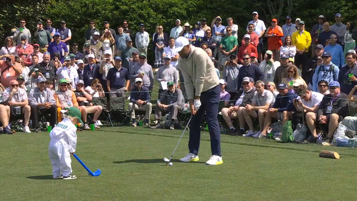 Bennett Scheffler tees it up with his dad, Scottie Scheffler. #themasters