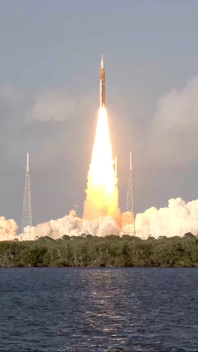 One week since the launch of Artemis II and we're still not over the view! Orion and the crew of Artemis II are now on their way back to Earth with a splashdown in the Pacific Ocean planned for Friday evening. 📸: NASA