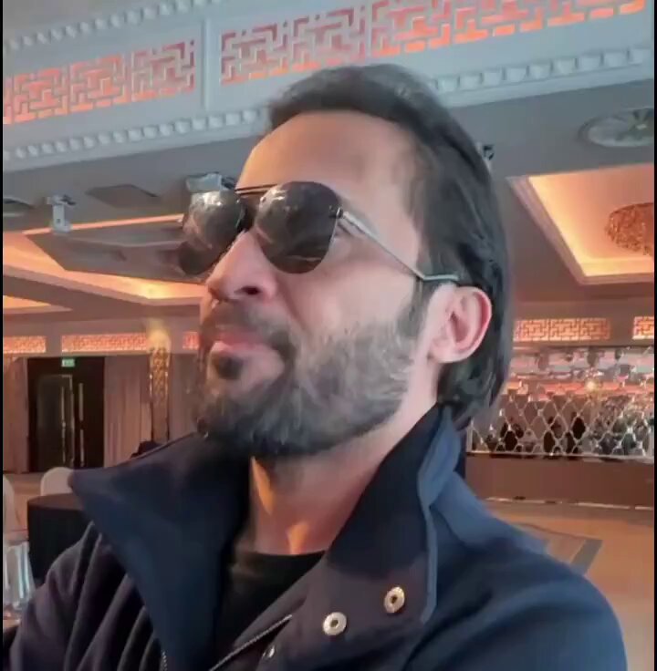 عمران خان ہمارے اصل ہیرو جنہوں نے بہت زیادہ کام کیے ہیں چئیریٹی میں ان کا بہت بڑا نام ہے۔۔جو بھی فیصلہ ساز ہیں انکو ان چیزوں کو مدنظر رکھتے ہوۓعمران خان صاحب کو سپیشل ٹریٹمنٹ دیں وقار ذکاء