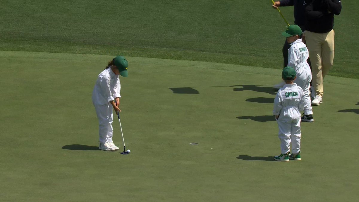 Making putts at Augusta National is easier when you're named Azalea. #themasters